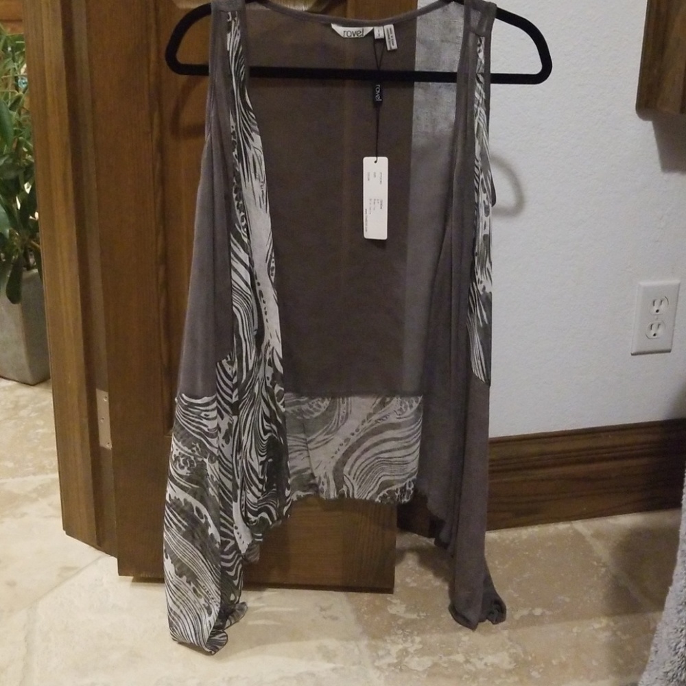 Sleeveless sheer light cardigan